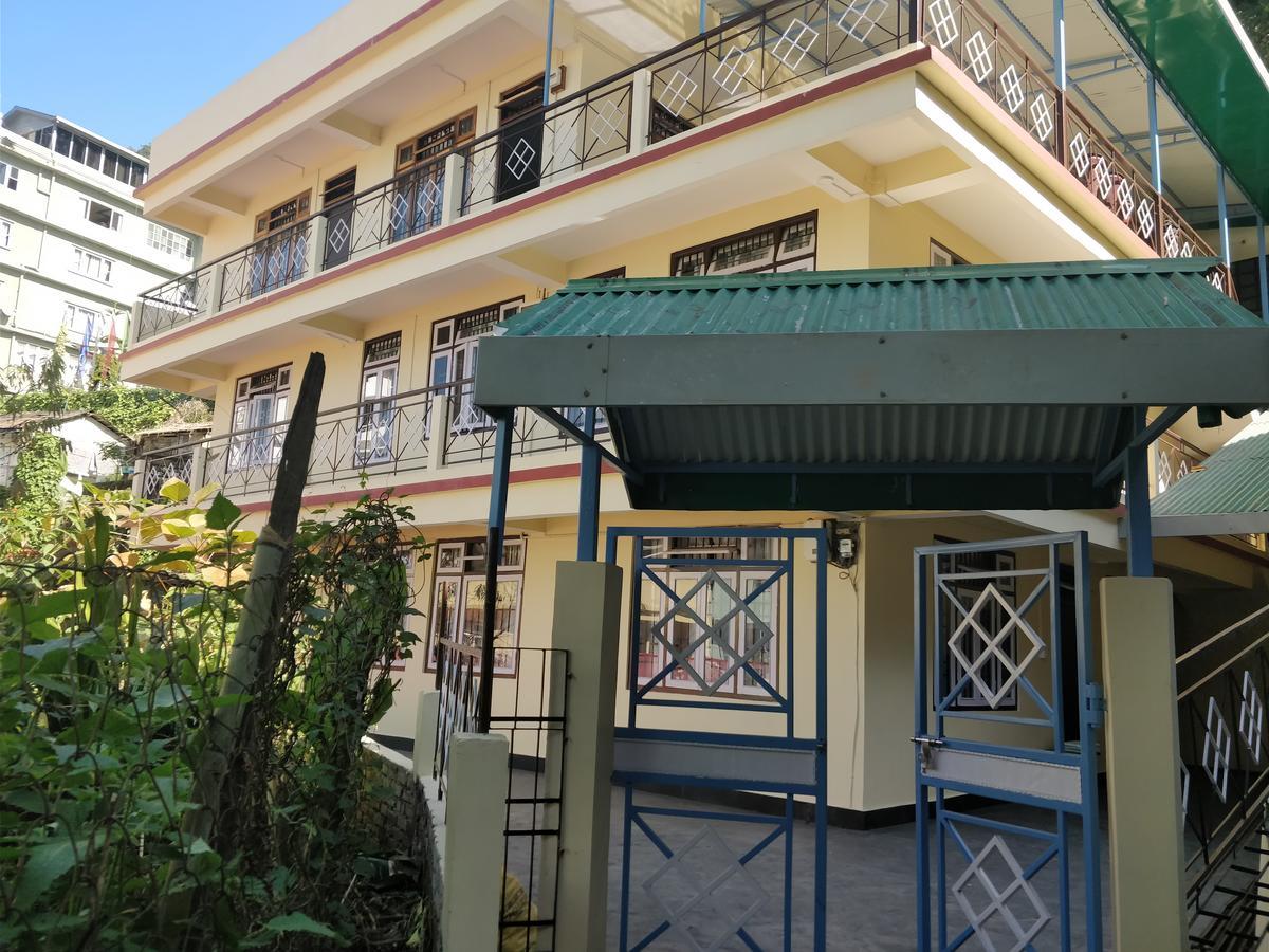 Hotel Pine Leaf Gangtok Exterior photo